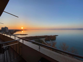 Отель MF Club 218 Golden Beach Wellness Apartment  Шиофок